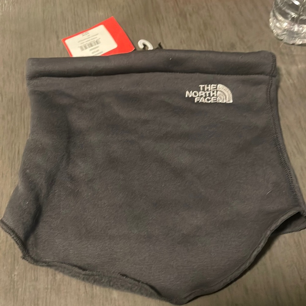 North face neck wrap- NWT